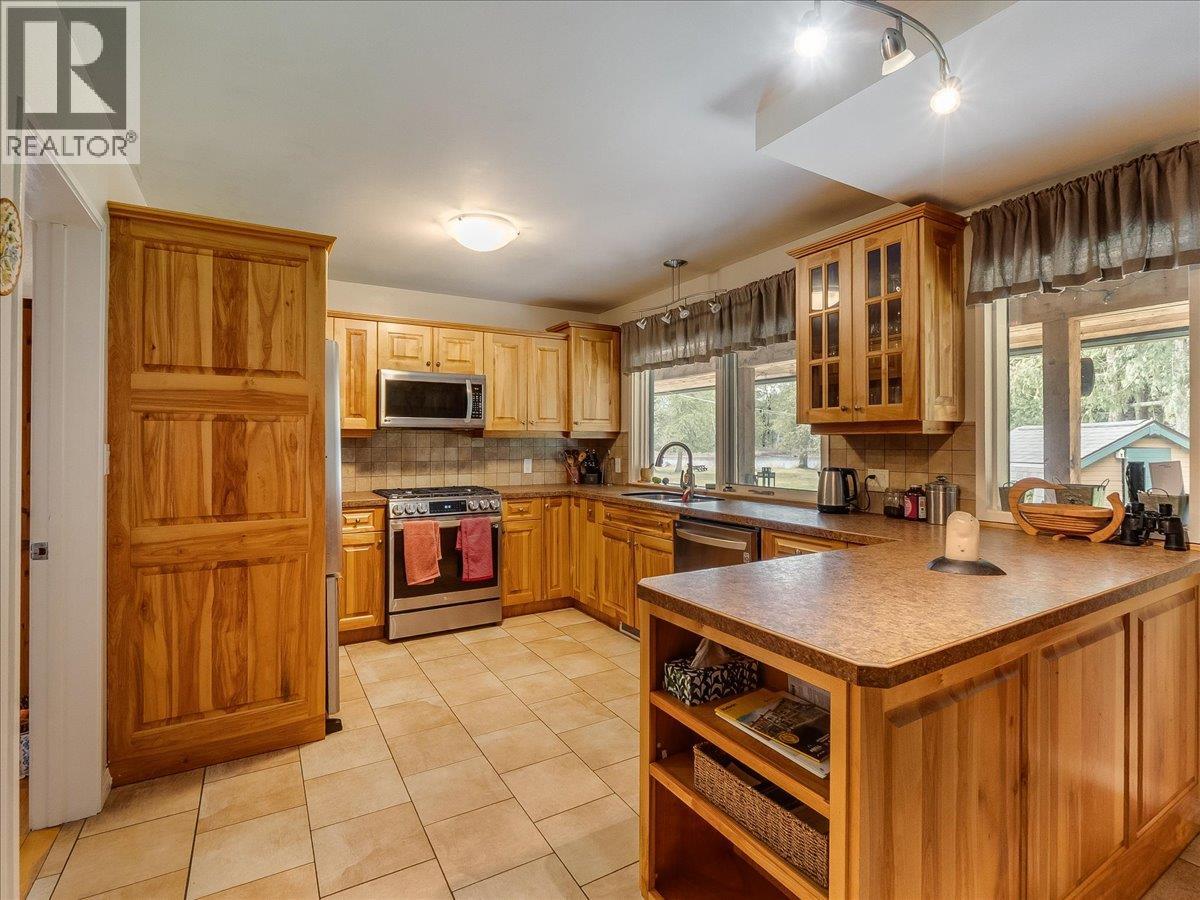  2827 Evin Road, Slocan Park