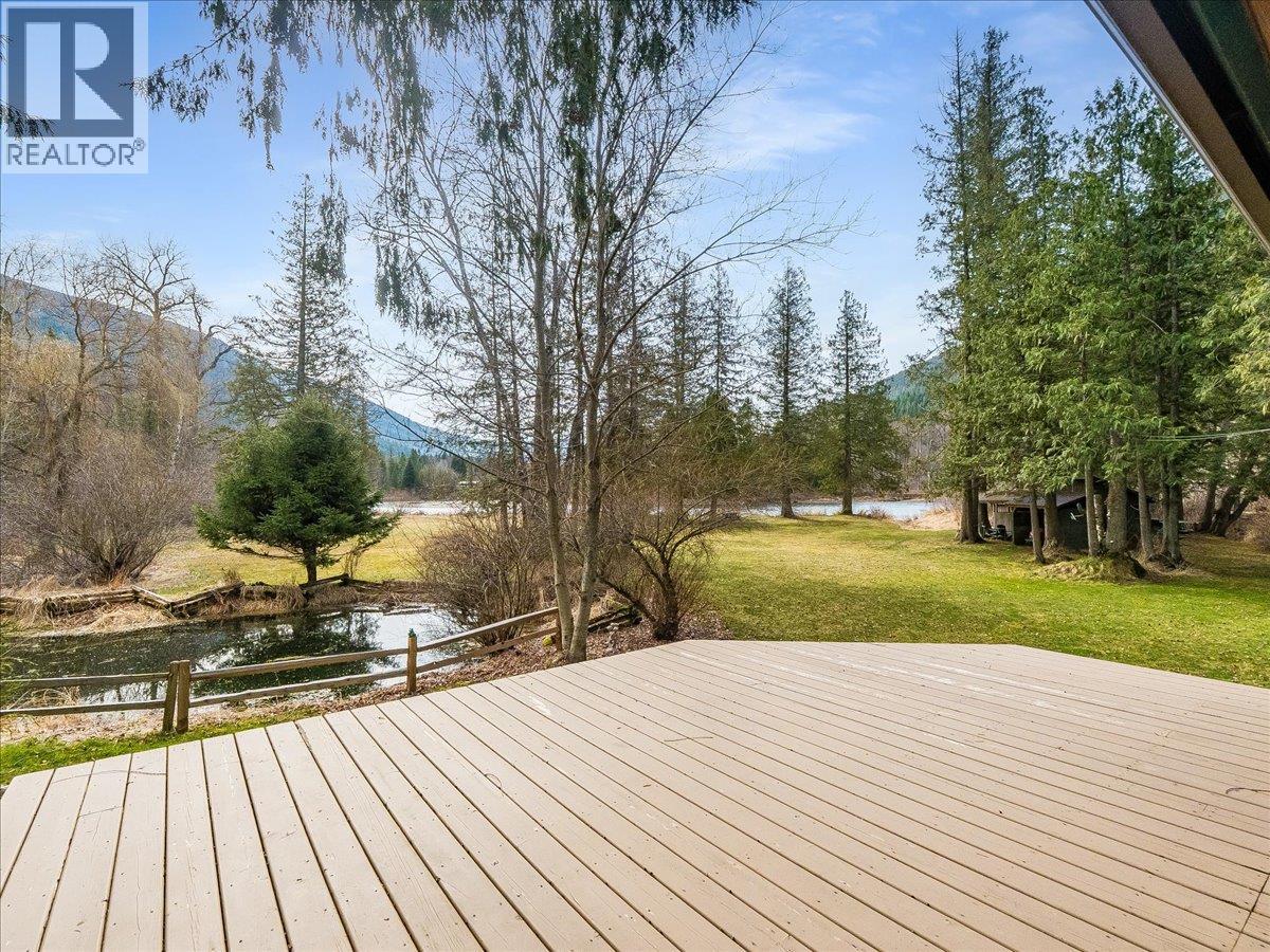  2827 Evin Road, Slocan Park