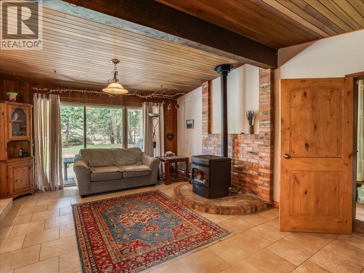  2827 Evin Road, Slocan Park