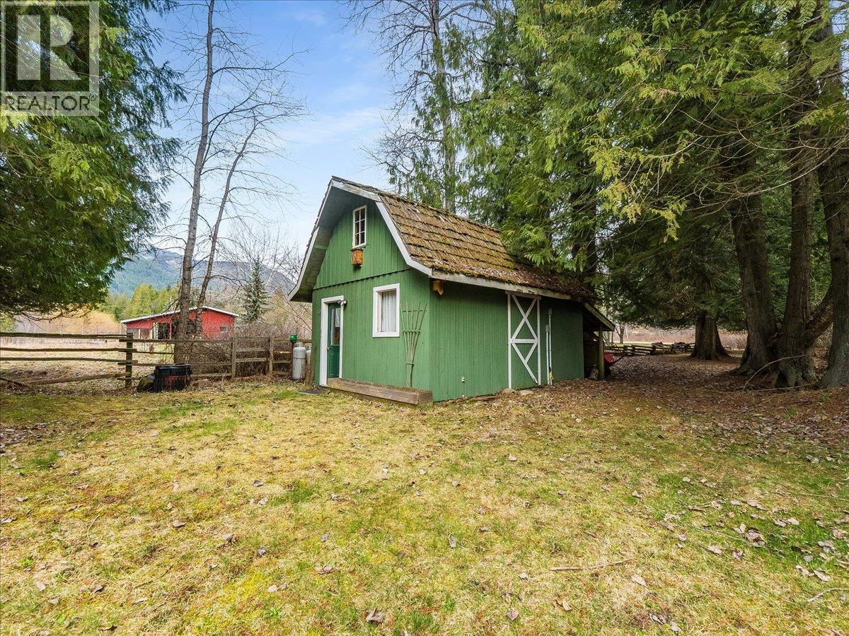  2827 Evin Road, Slocan Park