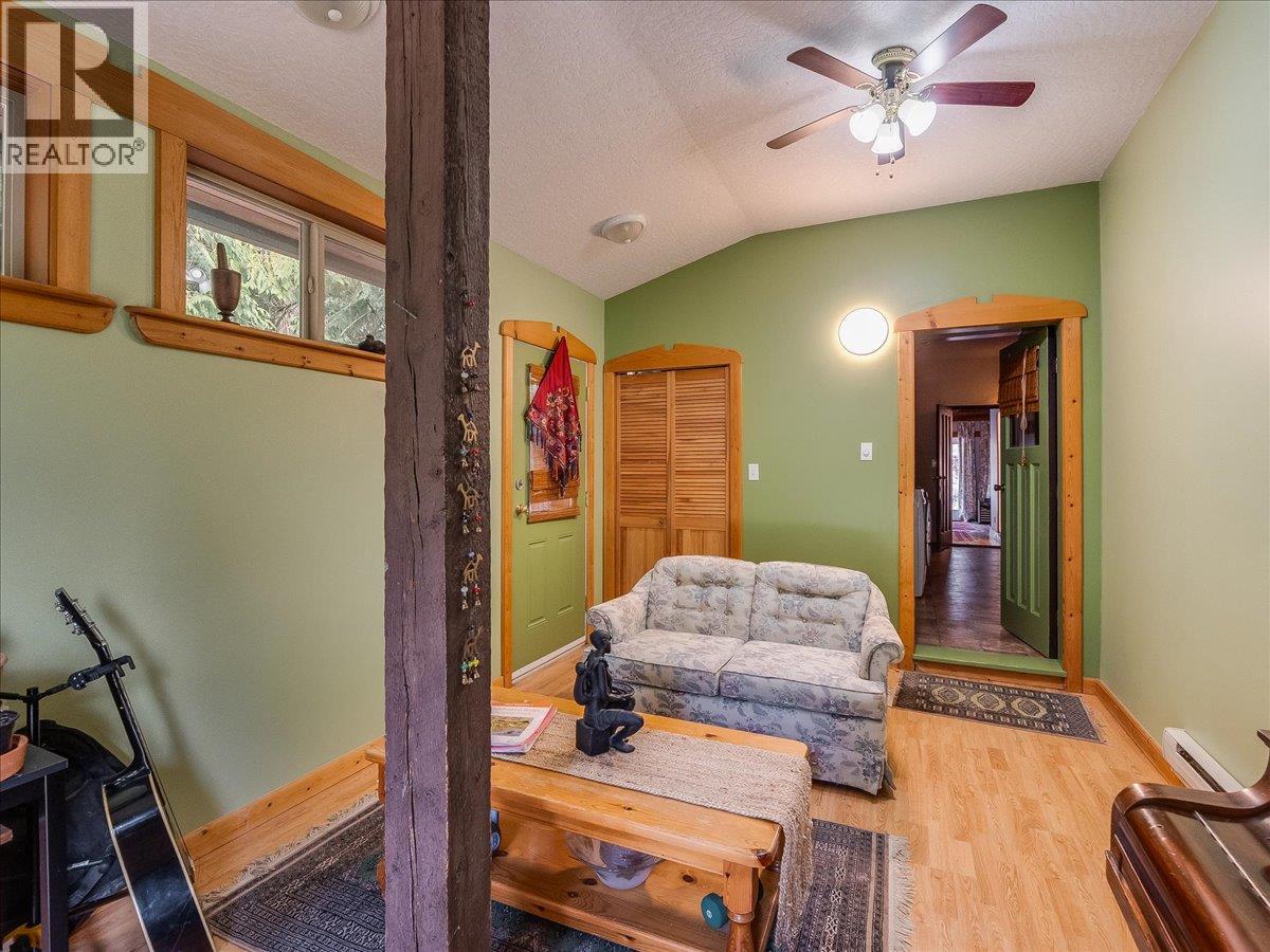  2827 Evin Road, Slocan Park