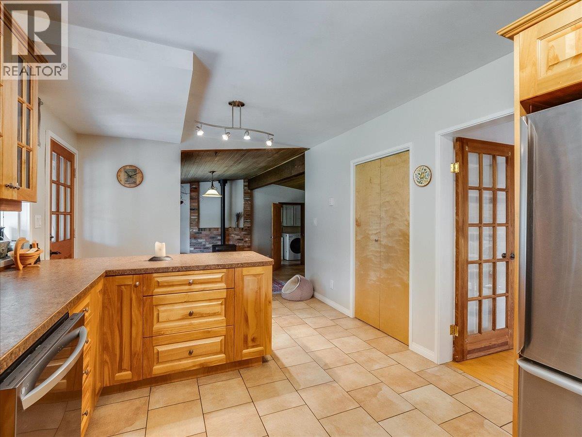  2827 Evin Road, Slocan Park