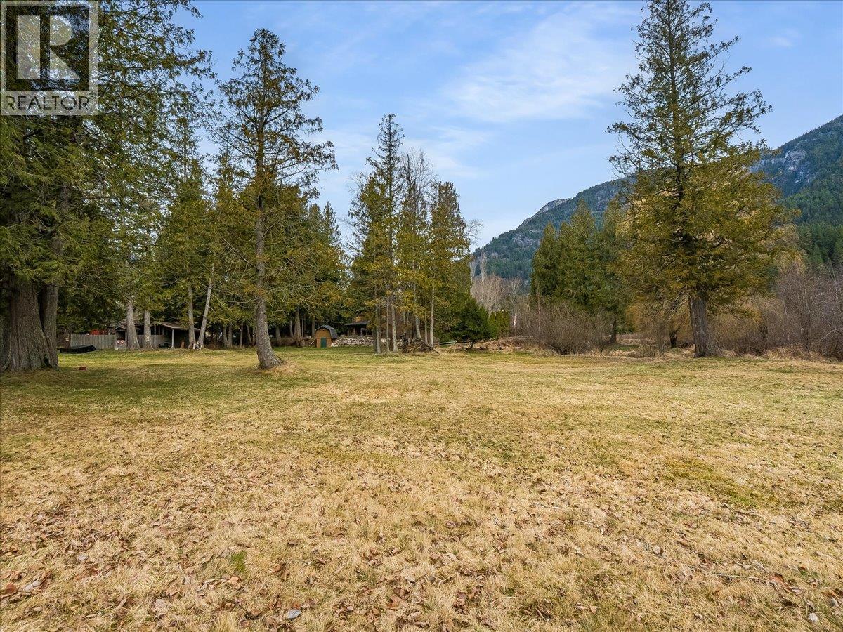  2827 Evin Road, Slocan Park