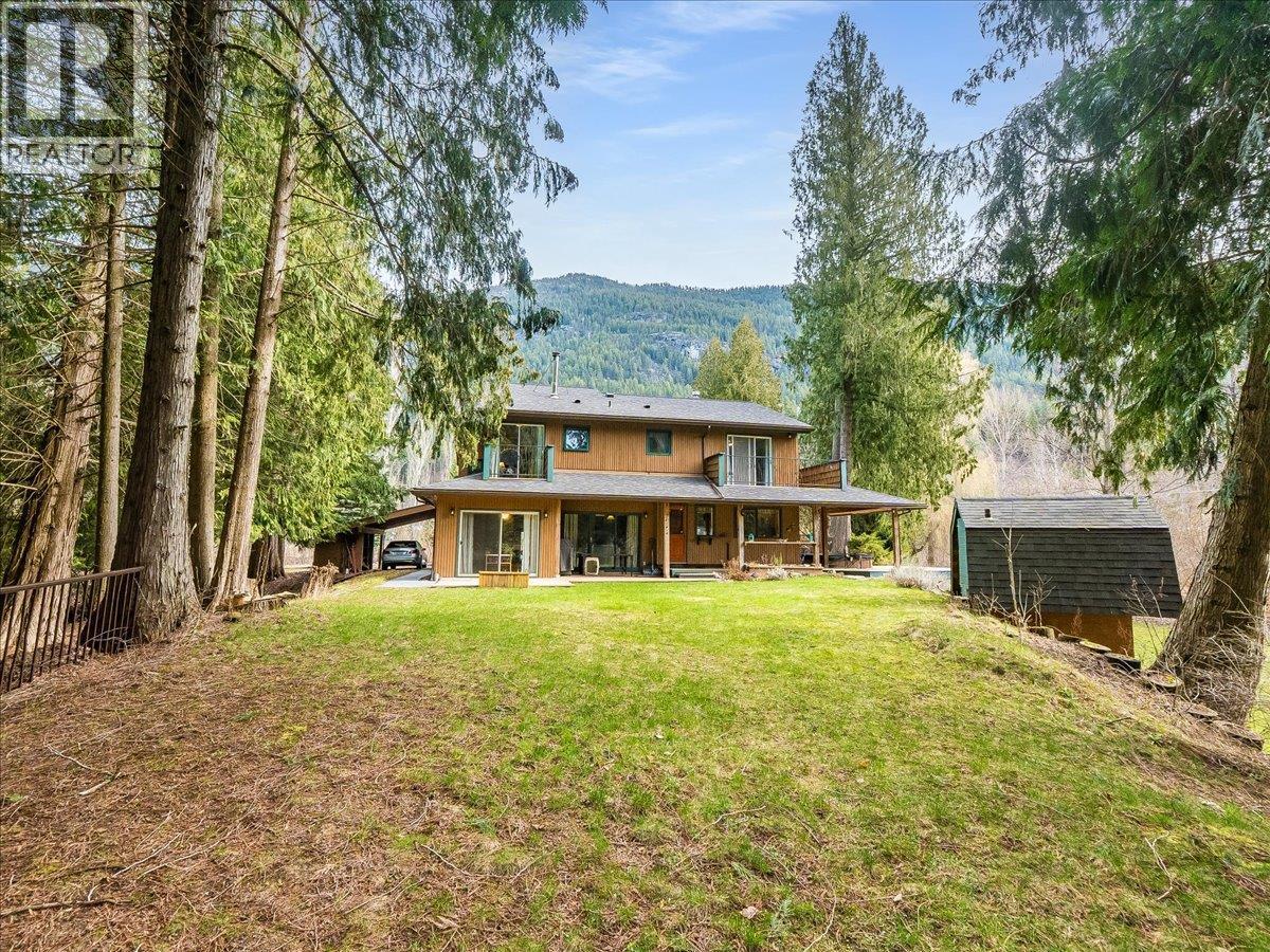  2827 Evin Road, Slocan Park