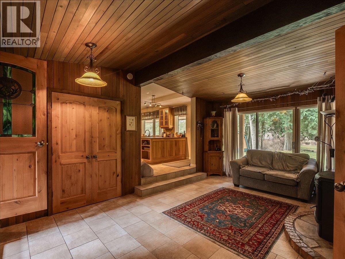  2827 Evin Road, Slocan Park