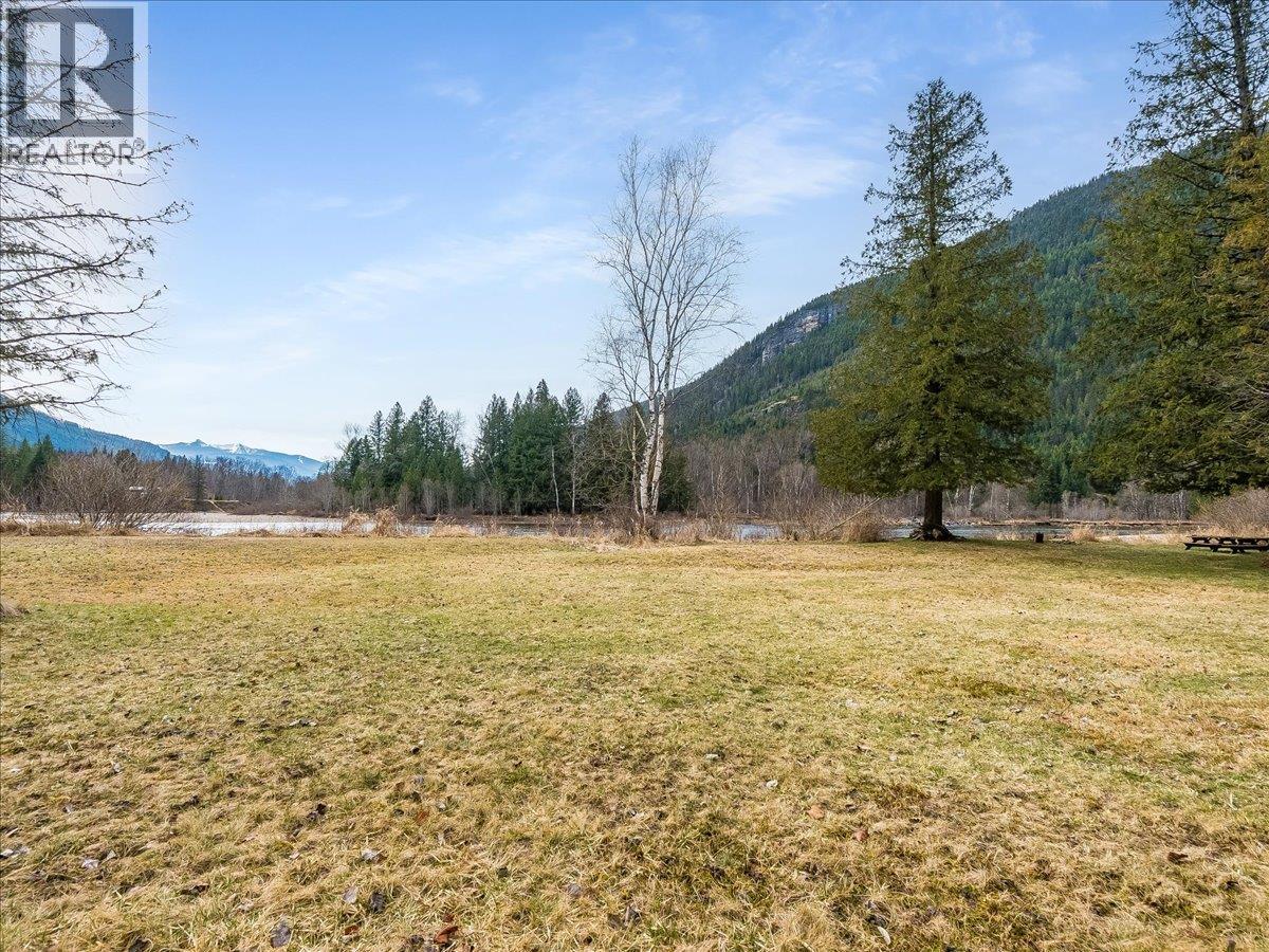  2827 Evin Road, Slocan Park