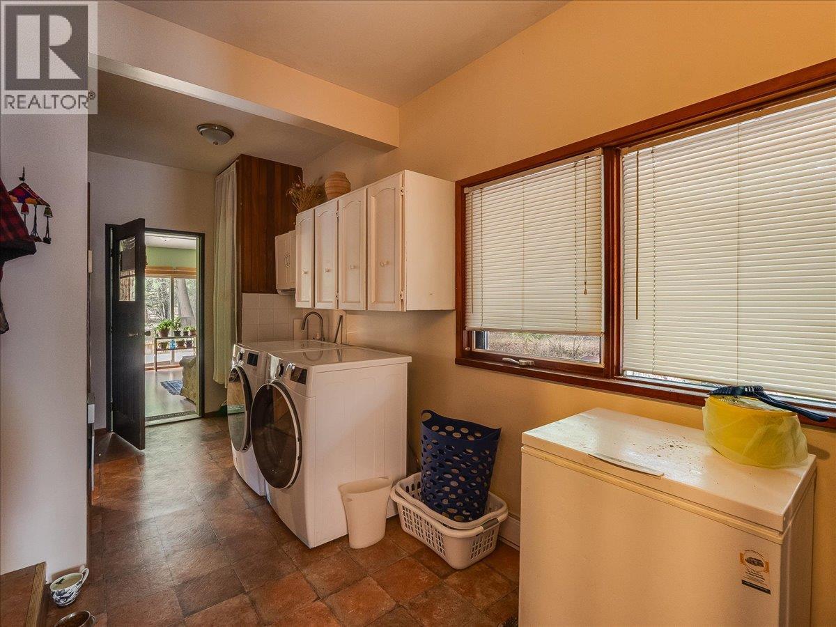  2827 Evin Road, Slocan Park