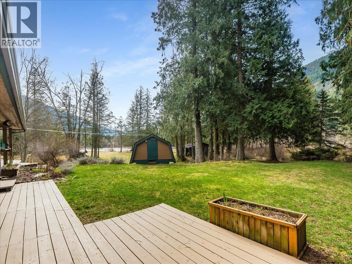  2827 Evin Road, Slocan Park