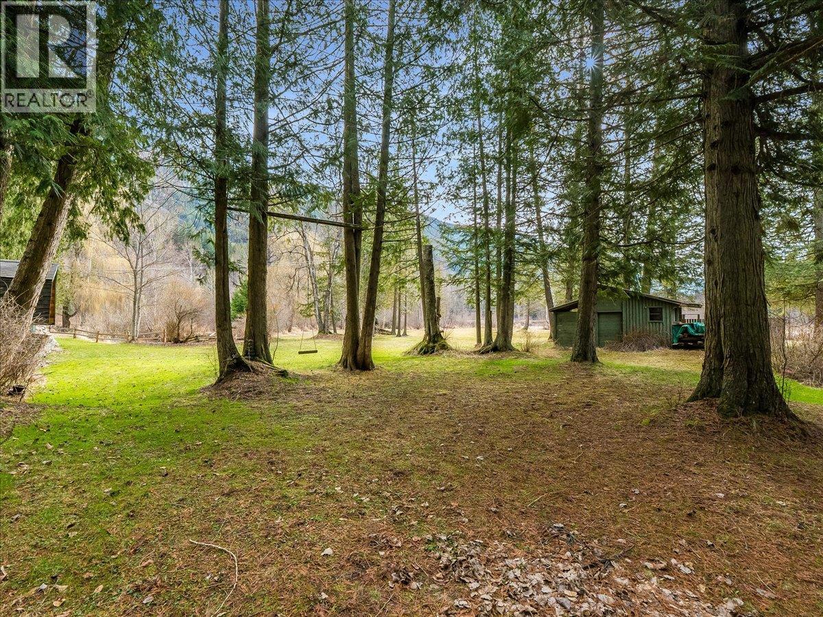  2827 Evin Road, Slocan Park