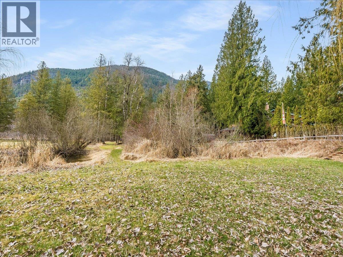  2827 Evin Road, Slocan Park