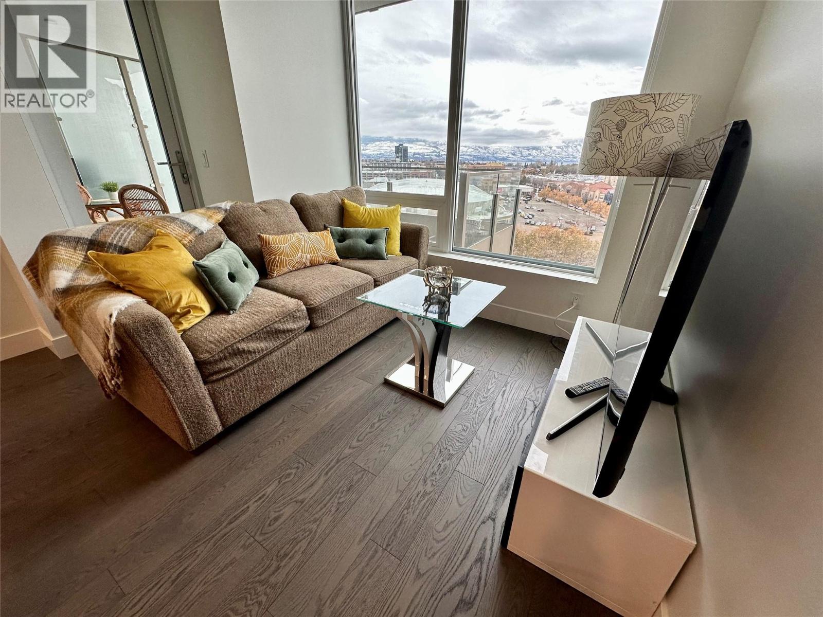 #1006 1181 SUNSET DRIVE - 6