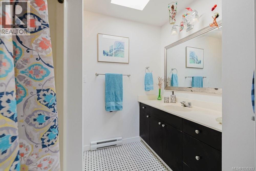 #4 1318 VINING ST - 27