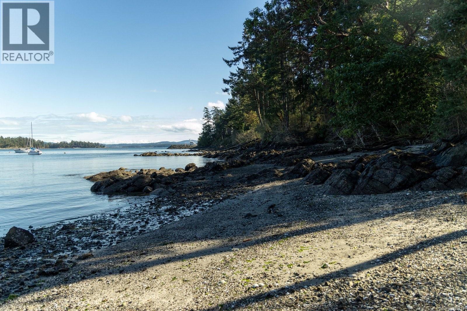  2220 Dolphin Road, North Saanich