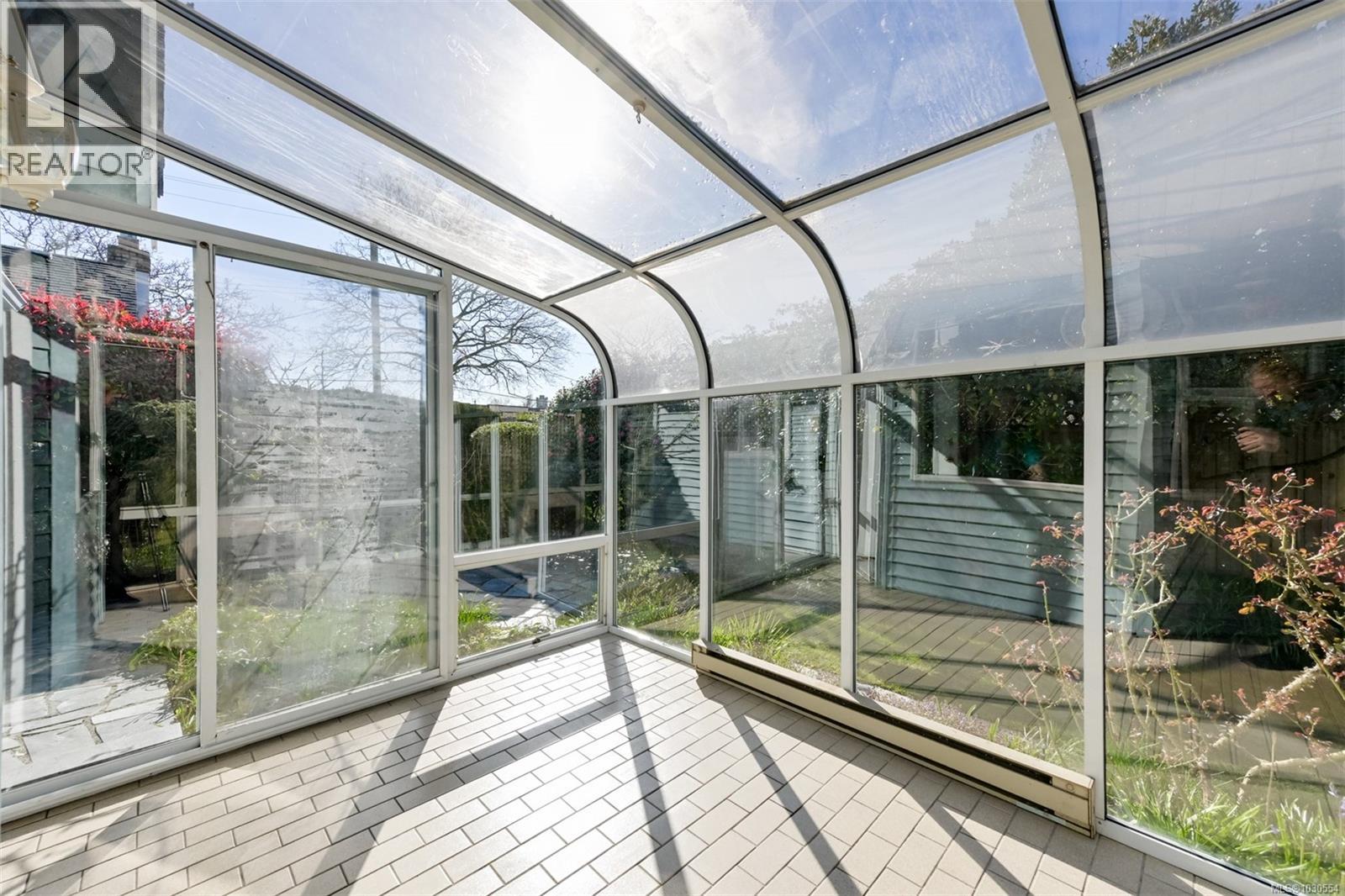 2105 WINDSOR RD - 18