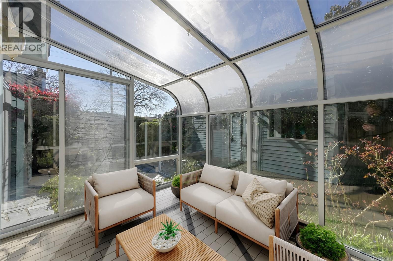 2105 WINDSOR RD - 17