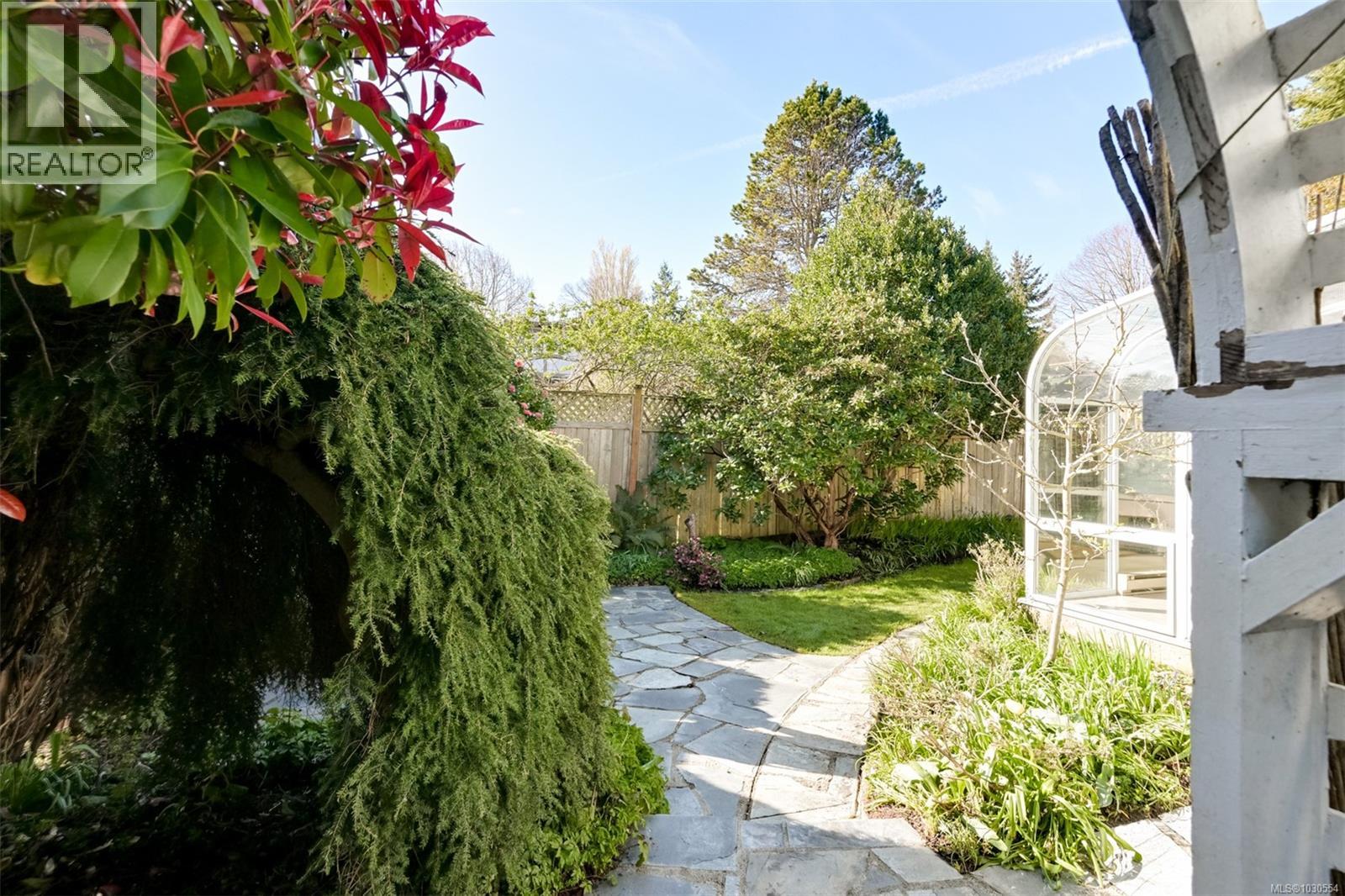 2105 WINDSOR RD - 31