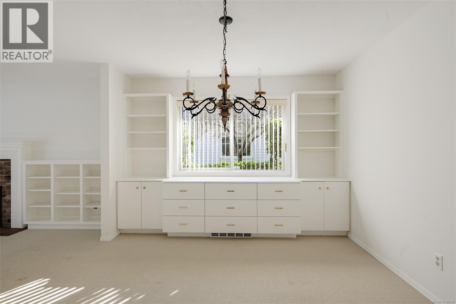 2105 WINDSOR RD - 10