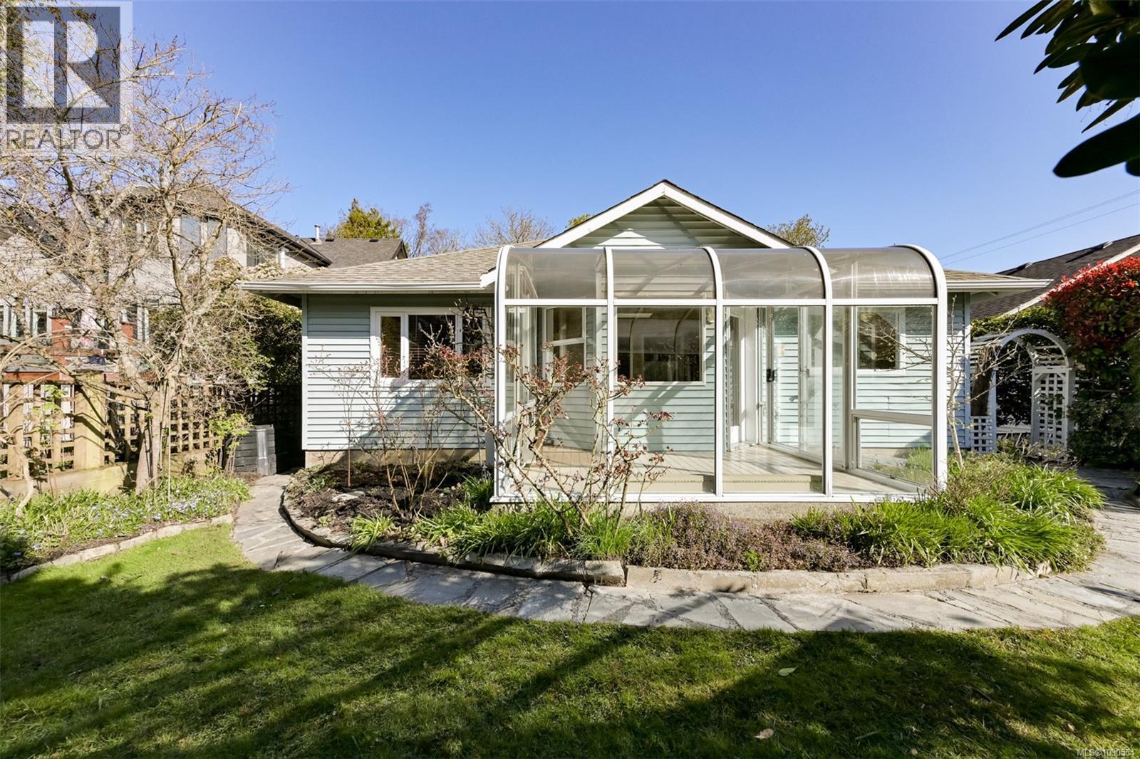 2105 WINDSOR RD - 33