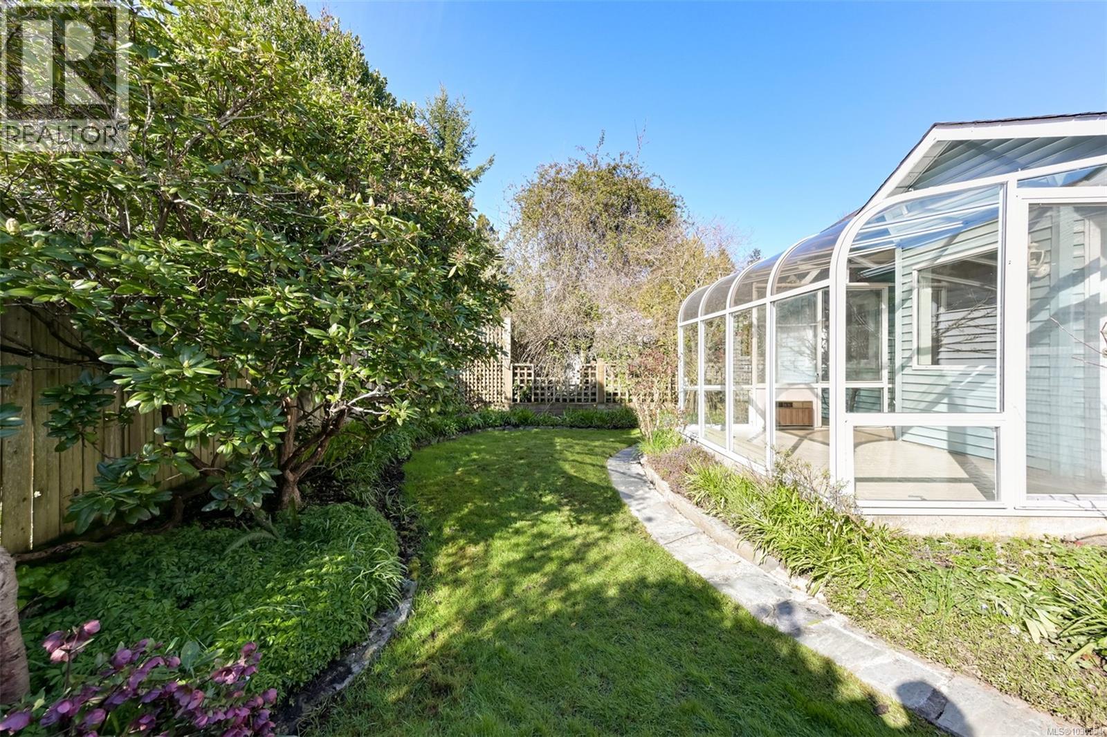 2105 WINDSOR RD - 32