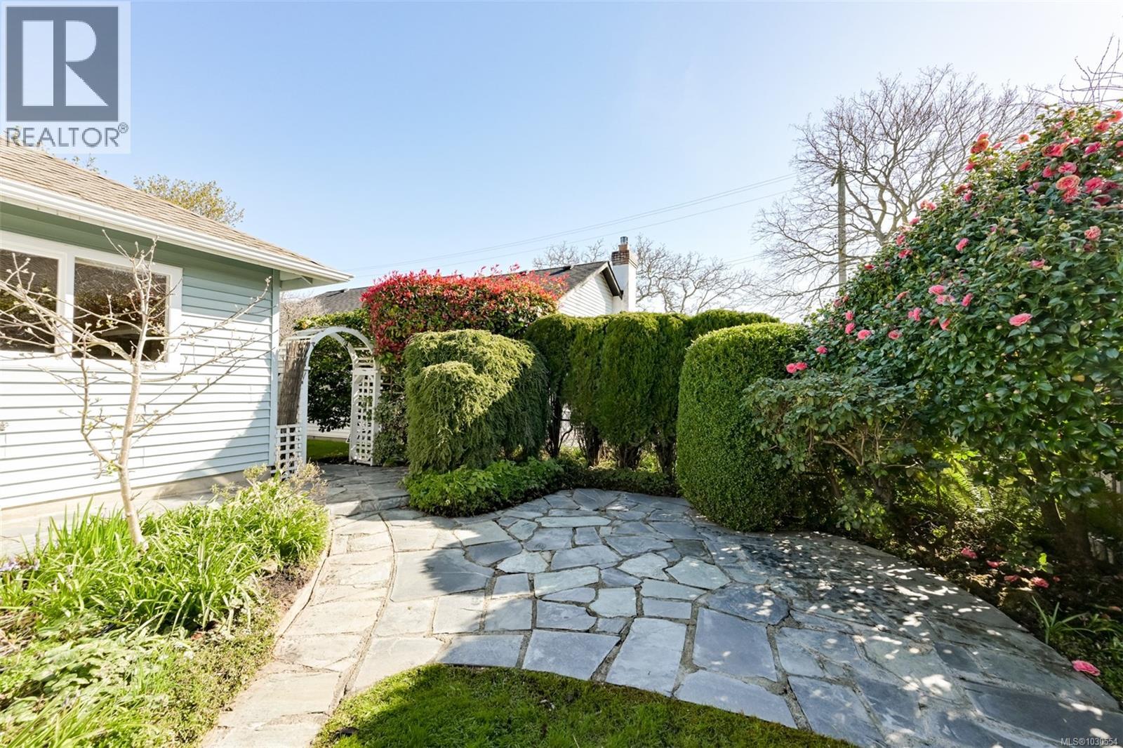 2105 WINDSOR RD - 34