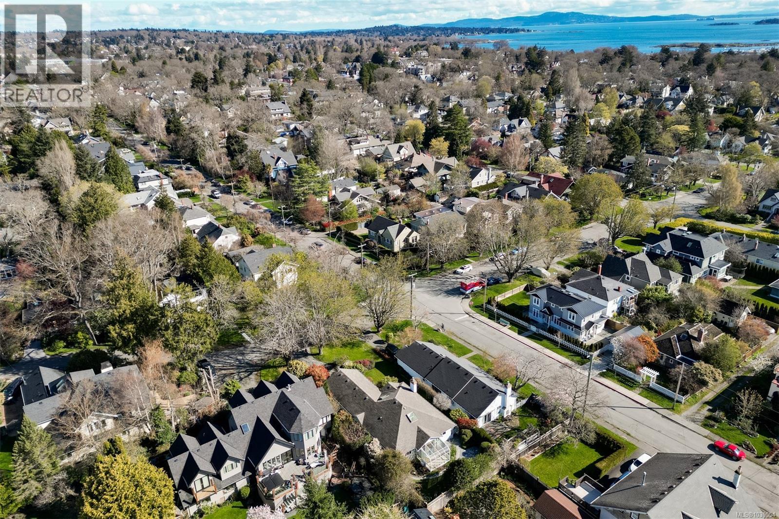 2105 WINDSOR RD - 38