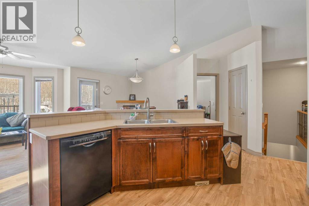 5543 52 Avenue Close, Innisfail