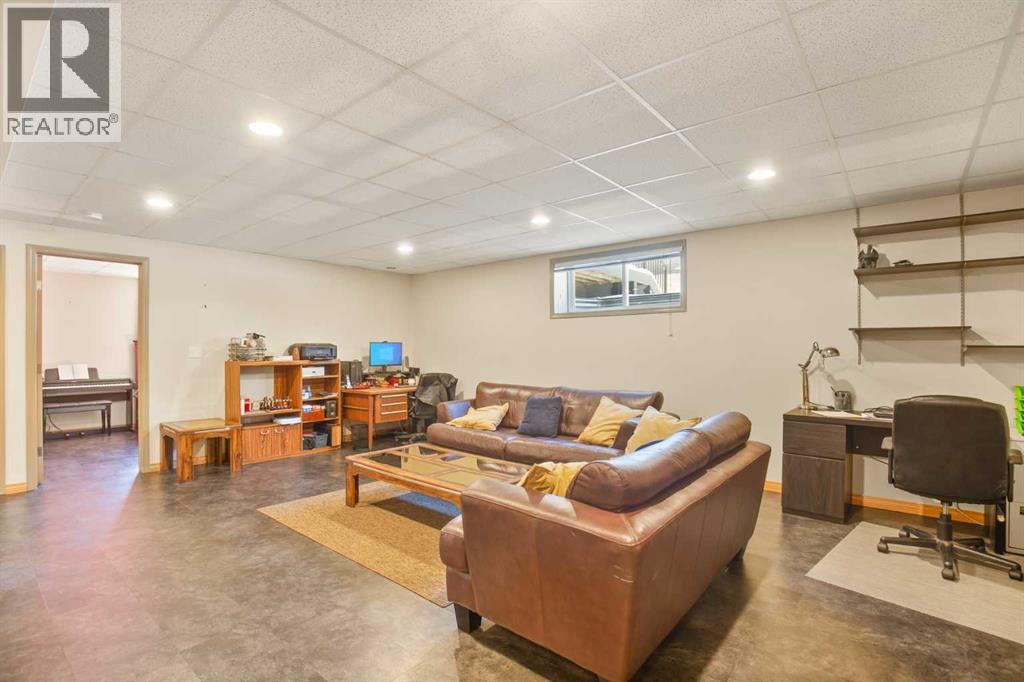 5543 52 Avenue Close, Innisfail