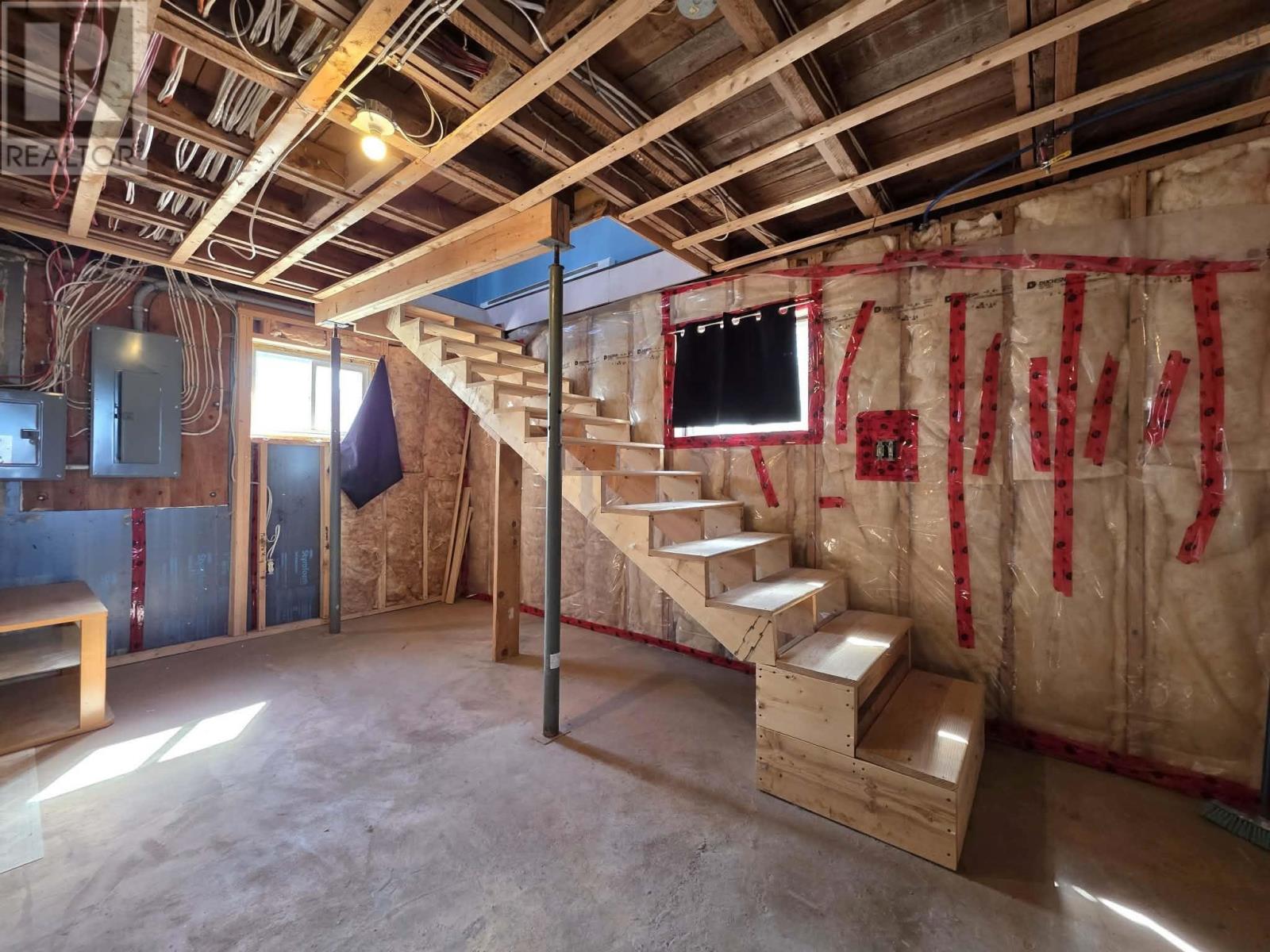 Property 28 of 30 of 15013 6 Highway