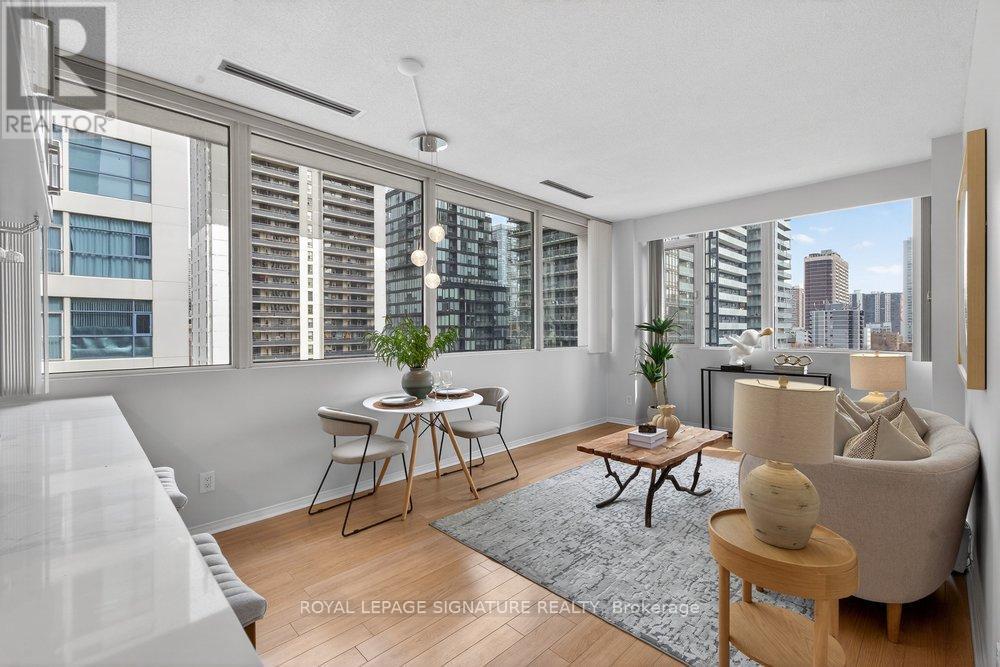 707 - 555 YONGE STREET