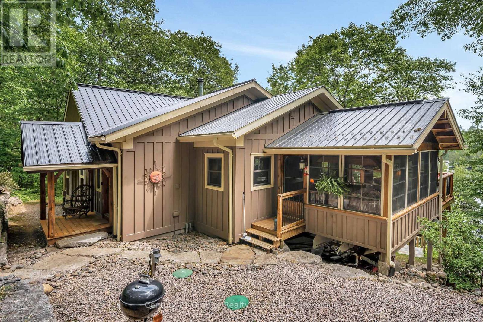 Single Family House Bungalow for Sale in  ROTUNDA DRIVE Highlands East (Glamorgan) 