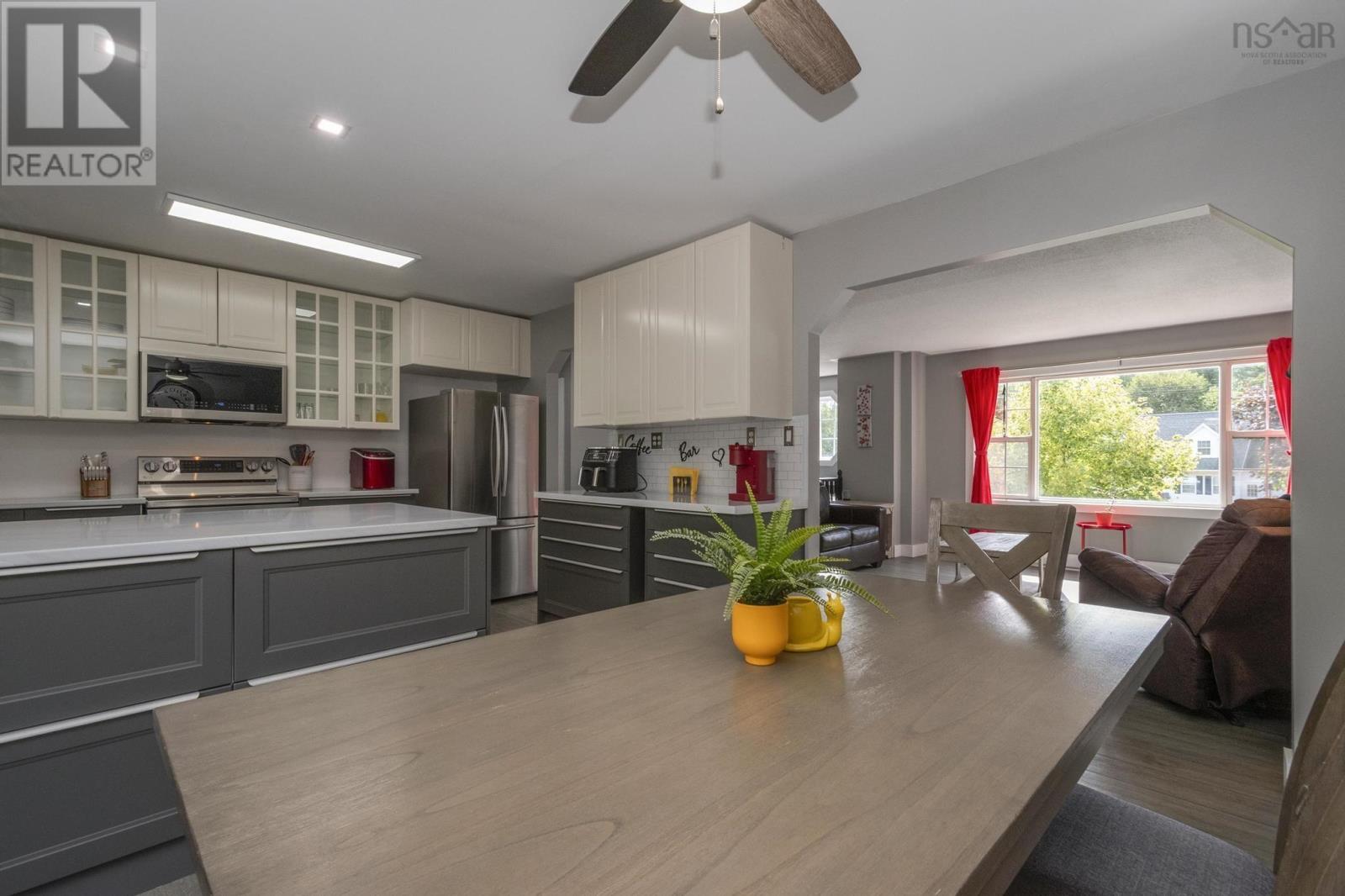 Property 10 of 40 of 92 Balcom Crescent