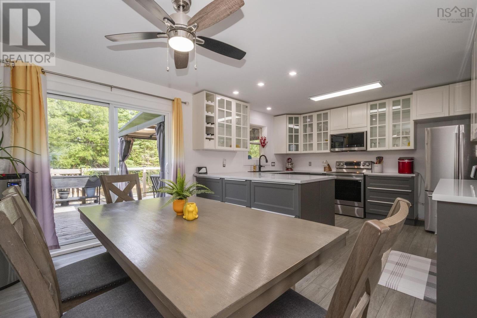 Property 12 of 40 of 92 Balcom Crescent