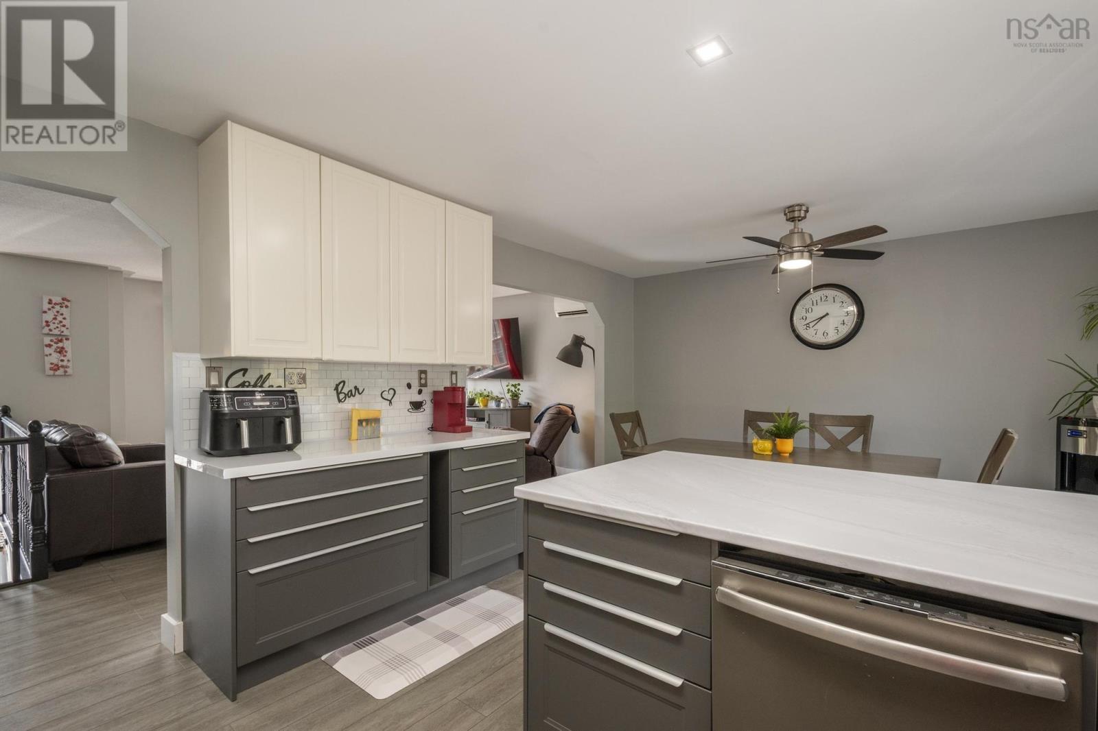 Property 18 of 40 of 92 Balcom Crescent