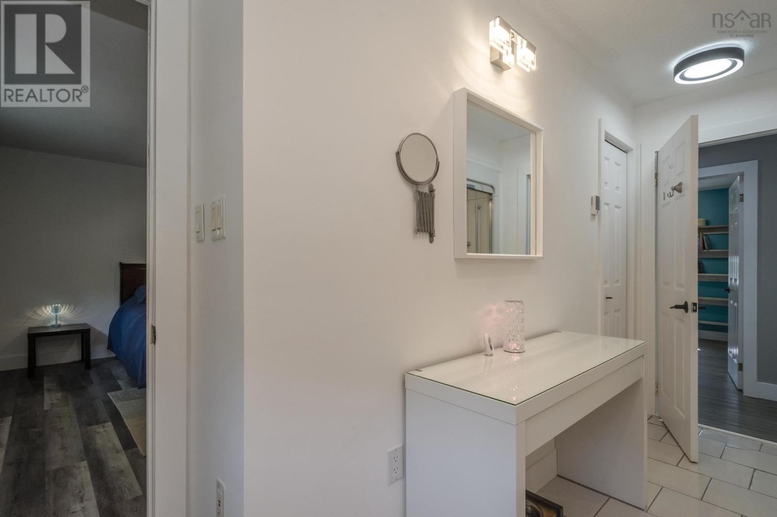 Property 21 of 40 of 92 Balcom Crescent