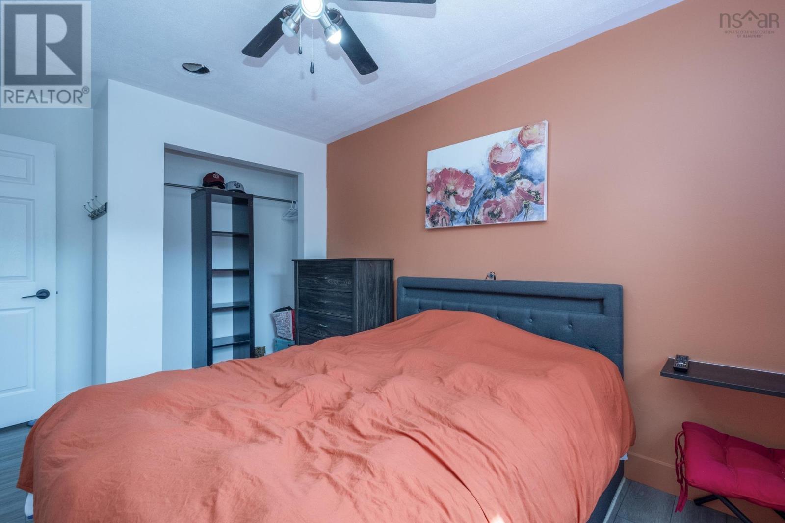 Property 24 of 40 of 92 Balcom Crescent