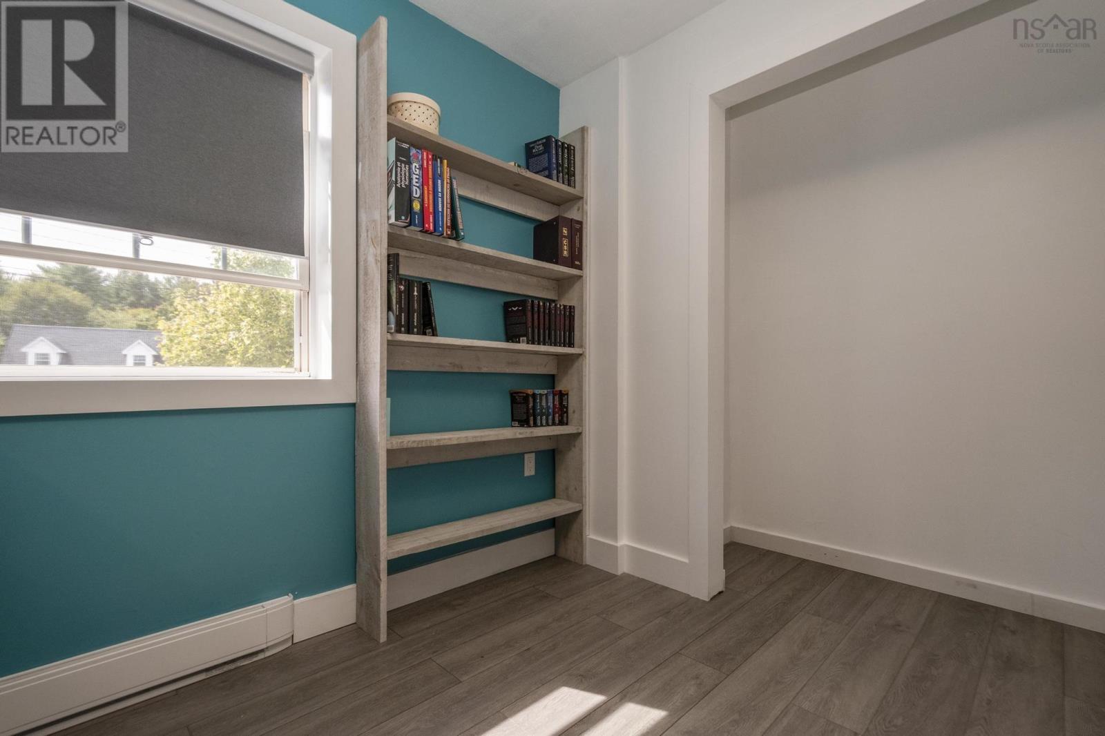 Property 26 of 40 of 92 Balcom Crescent