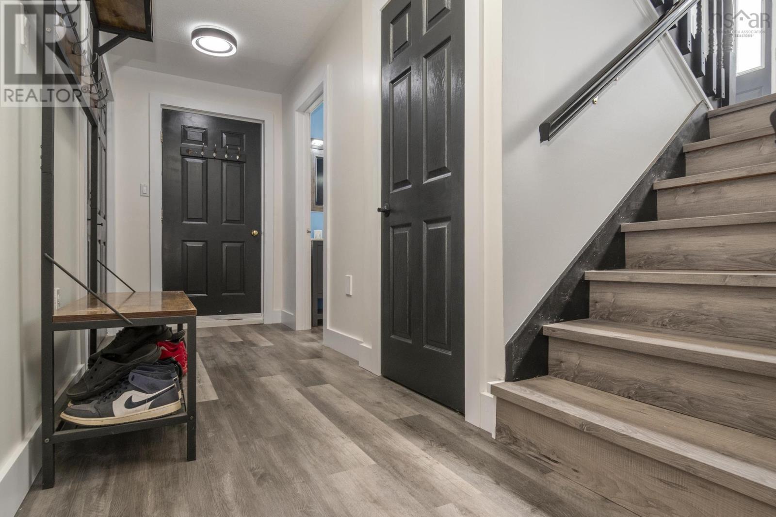 Property 27 of 40 of 92 Balcom Crescent