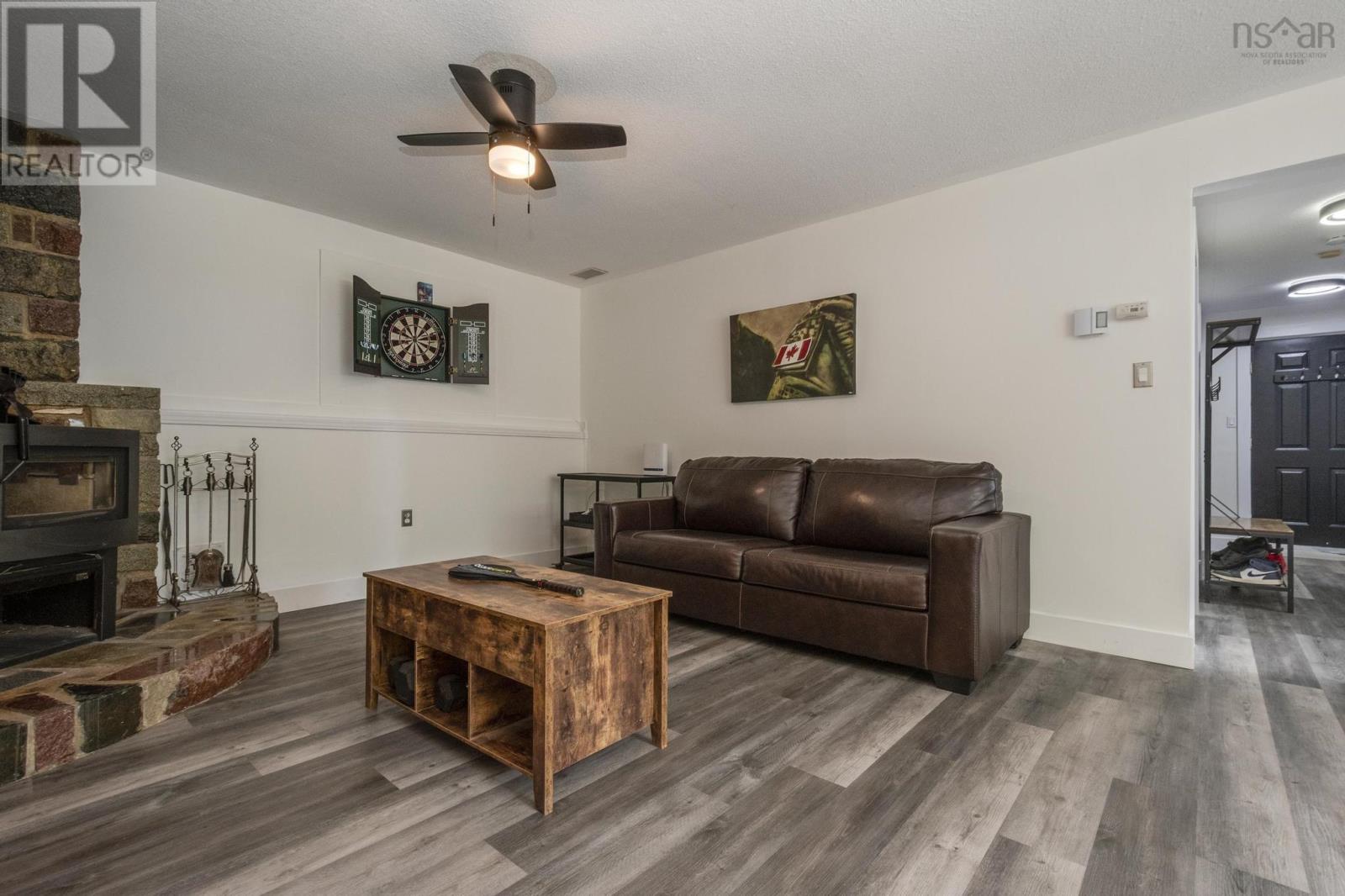 Property 28 of 40 of 92 Balcom Crescent