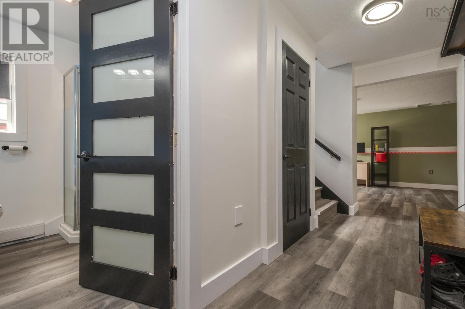 Property 31 of 40 of 92 Balcom Crescent