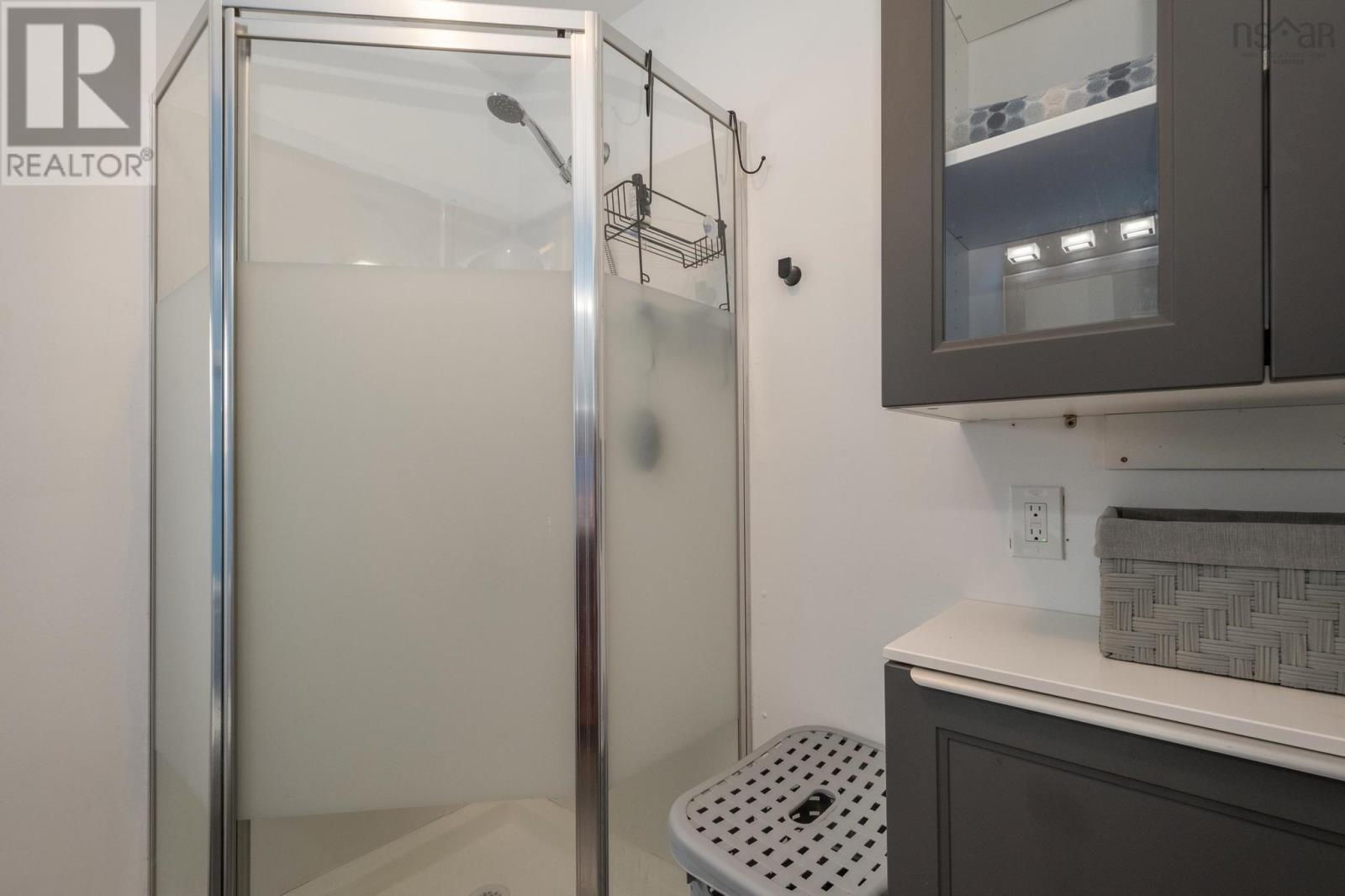 Property 33 of 40 of 92 Balcom Crescent