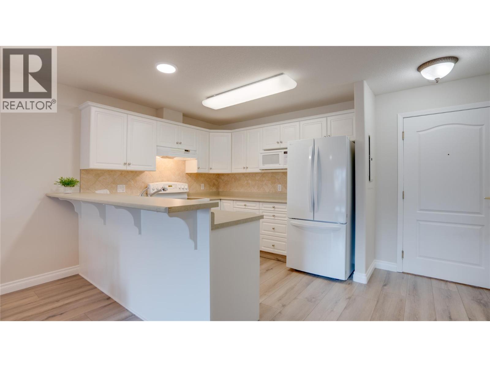 1002 Riverside Avenue Unit# 111, Sicamous