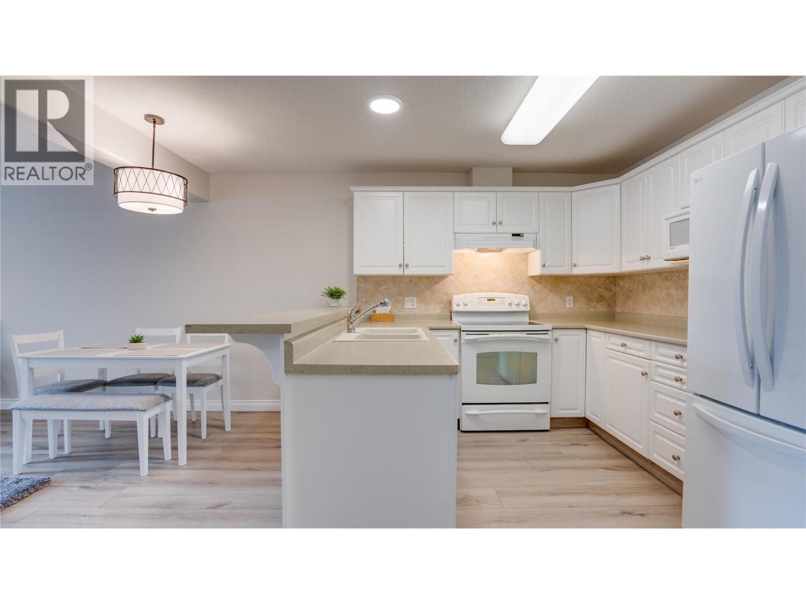 1002 Riverside Avenue Unit# 111, Sicamous