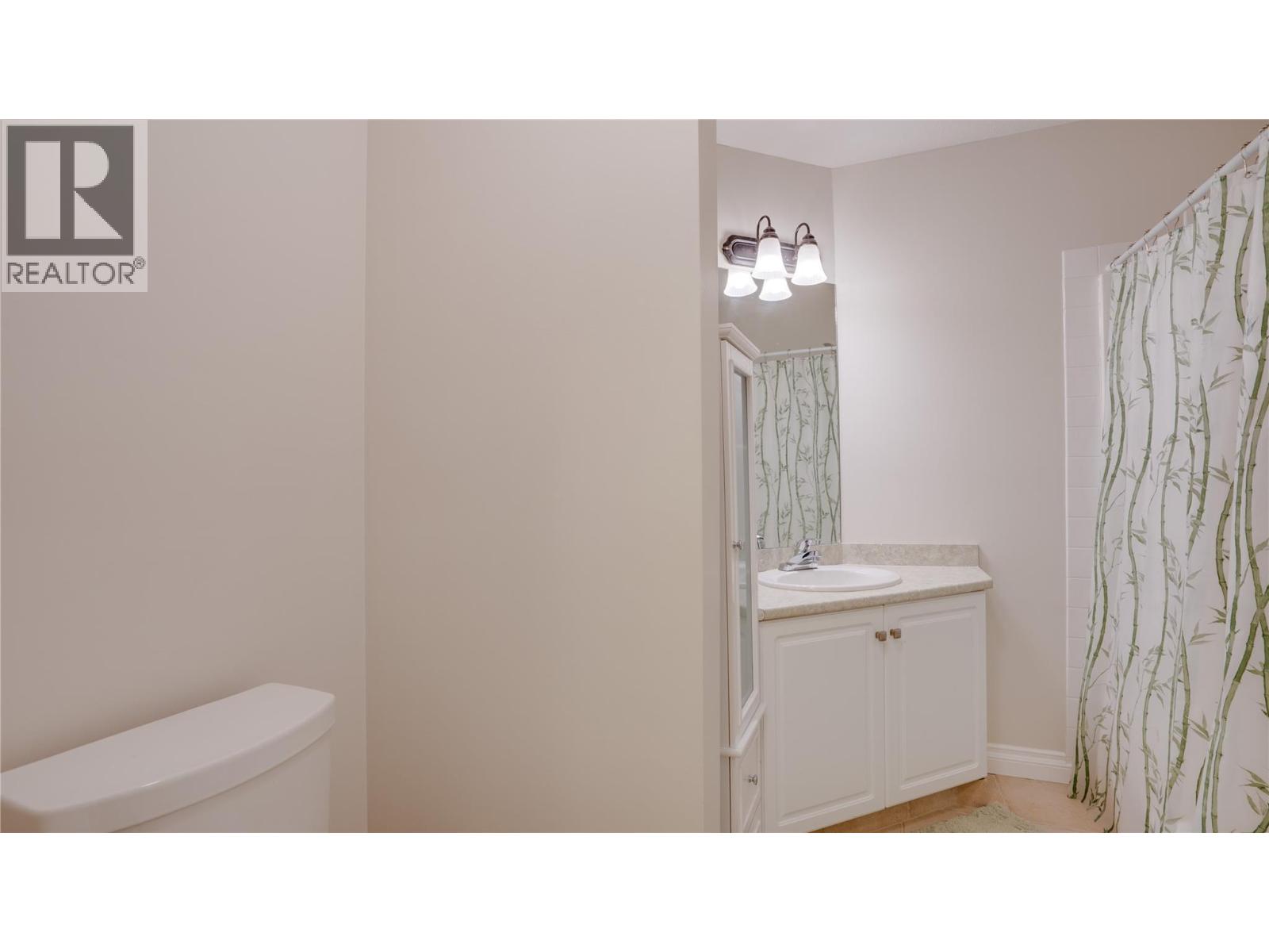 1002 Riverside Avenue Unit# 111, Sicamous