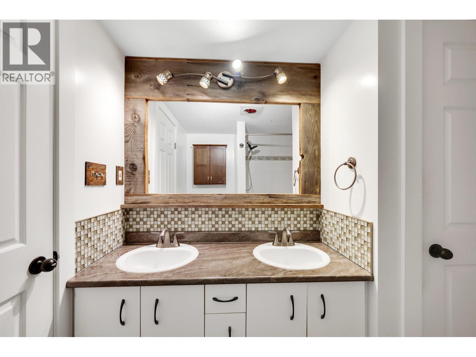 14 39920 GOVERNMENT ROAD, Squamish