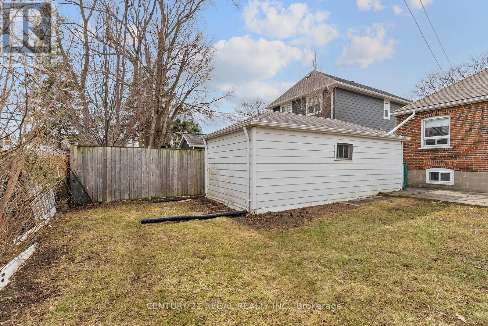 191 ALDERBRAE AVENUE - 32
