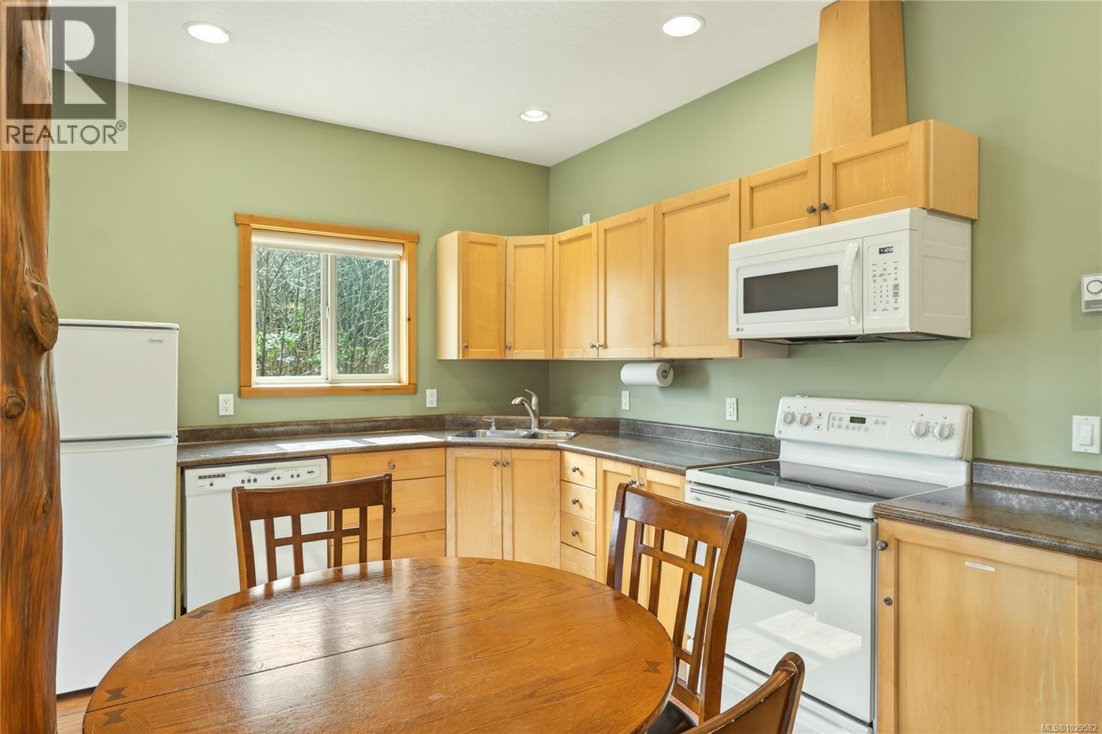 258 & 266 Boardwalk Blvd, Ucluelet