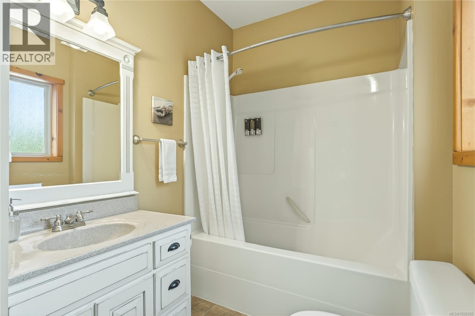 258 & 266 Boardwalk Blvd, Ucluelet