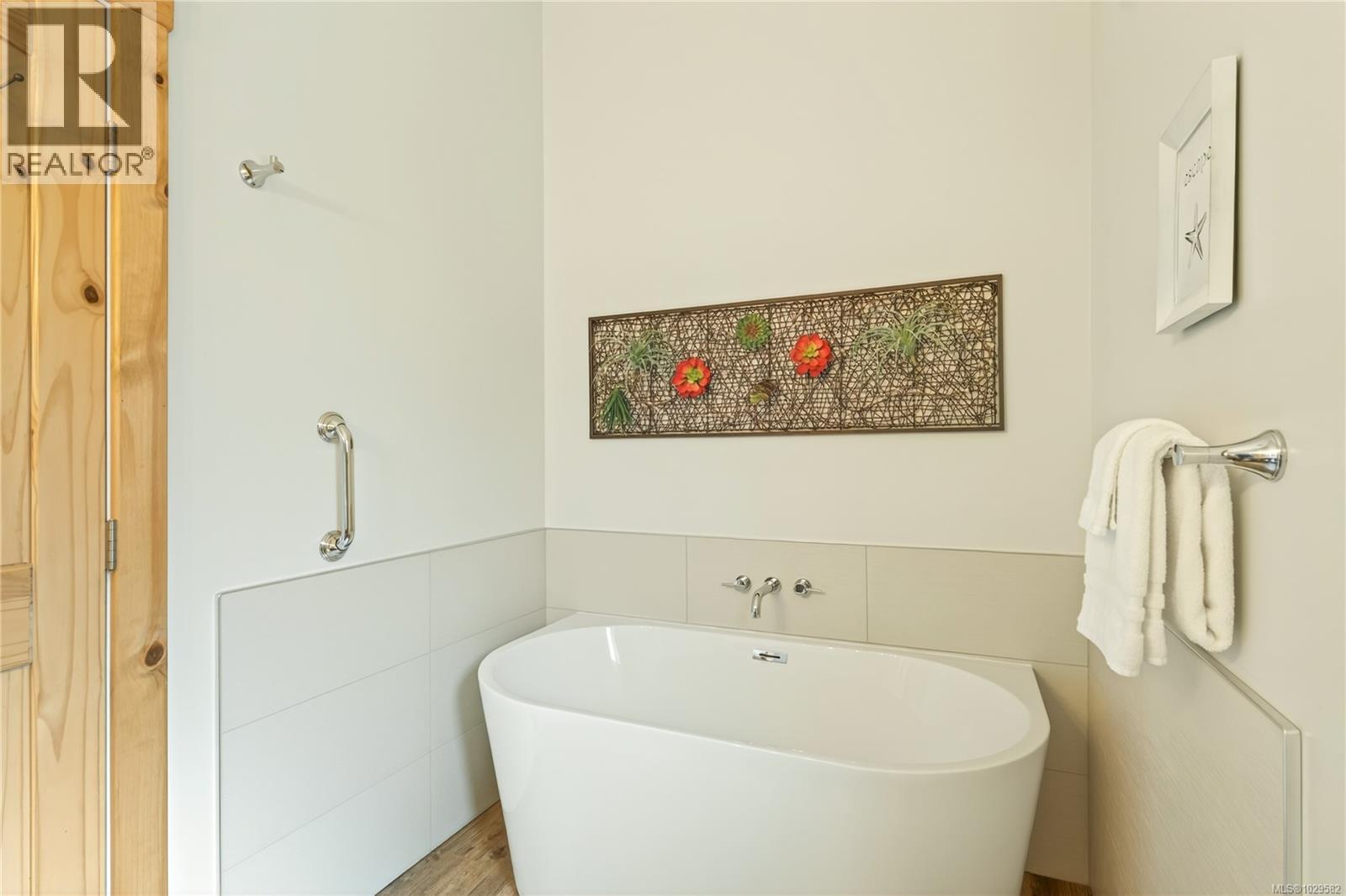 258 & 266 Boardwalk Blvd, Ucluelet