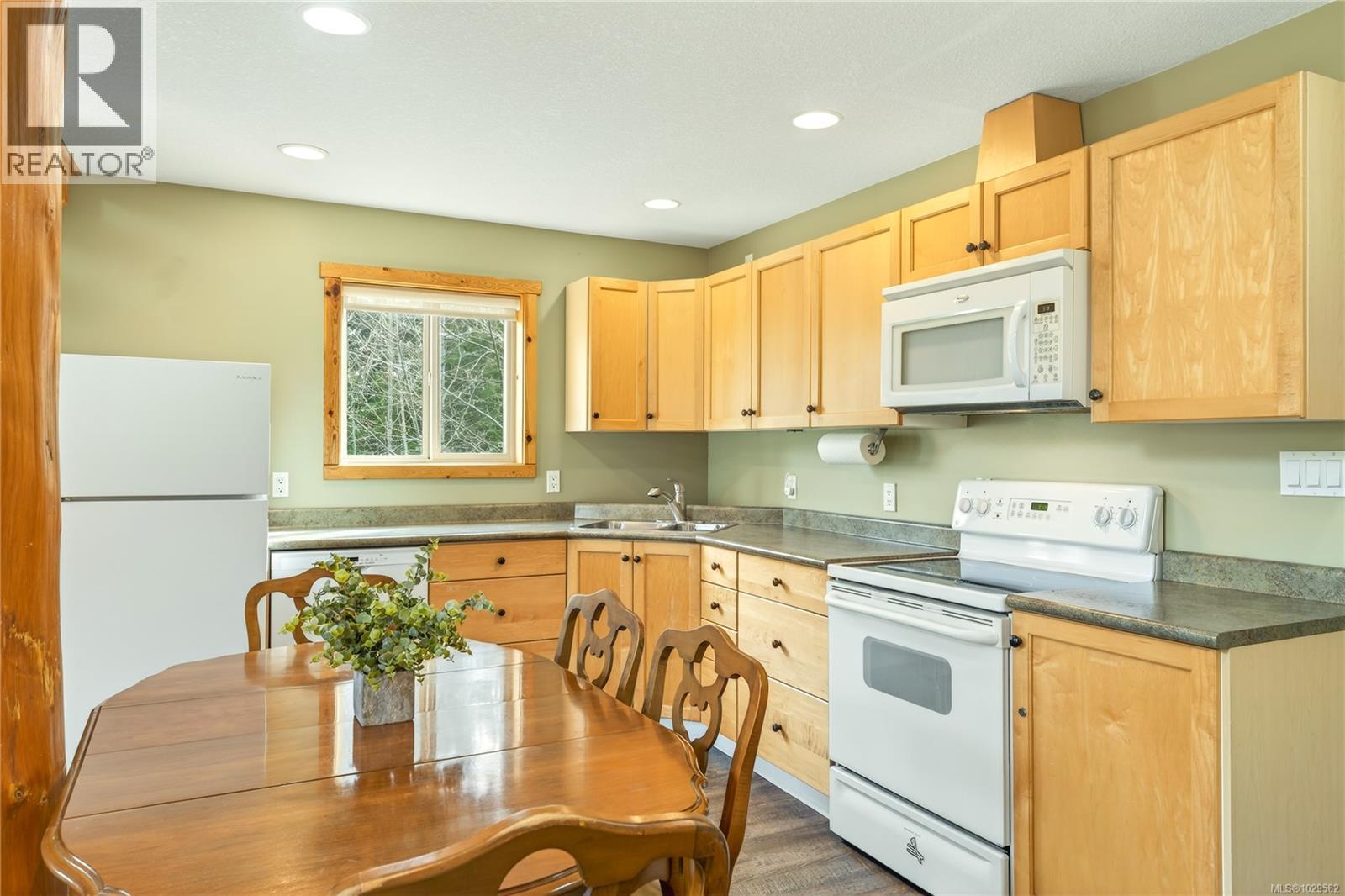 258 & 266 Boardwalk Blvd, Ucluelet