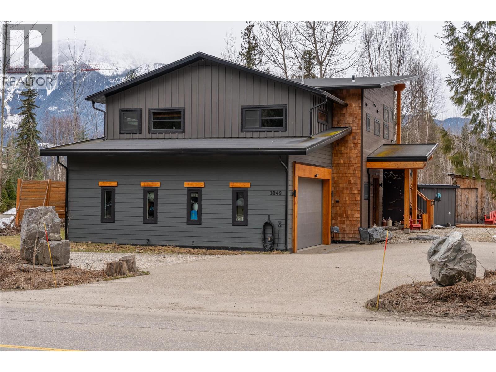 1849 Hay Road, Revelstoke